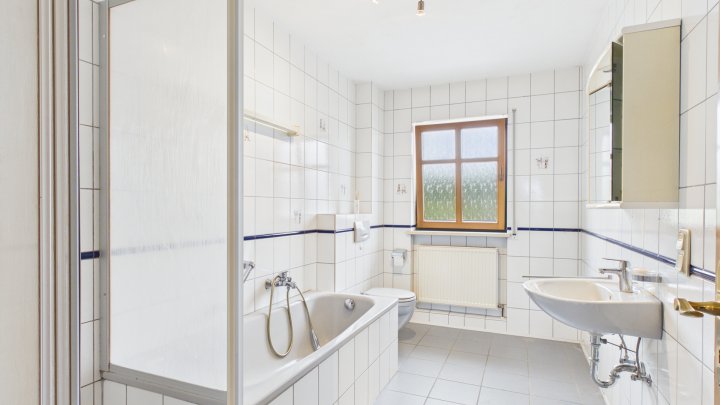 Gepflegtes Mehrfamilienhaus mit 3 Wohneinheiten in guter Wohnlage von Püttlingen zu verkaufen