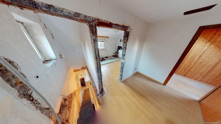 Handwerkerhaus kleines  Einfamilienhaus Innen Teilsaniert für Paare mit kleinem Garten