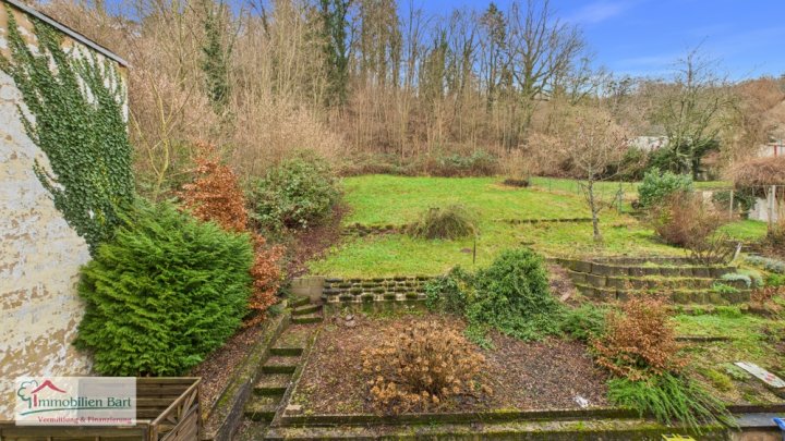 MERZIG: STADTNAHE DUPLEX-WOHNUNG MIT GARTEN UND 3 SCHLAFZIMMERN!