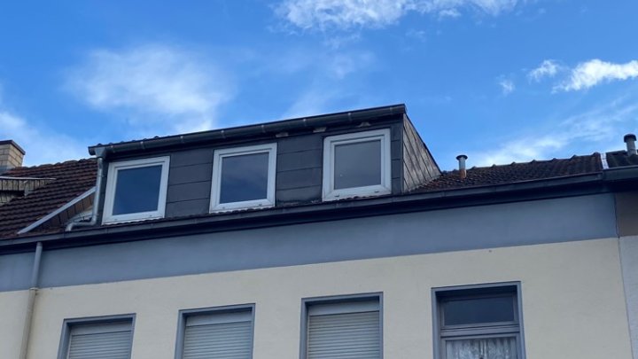 Helle, renovierte 2 ZKB Wohnung mit Balkon