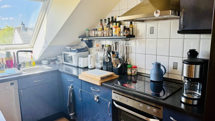 Dachgeschosswohnung mit Balkon, Einbauküche & Gartenanteil in Püttlingen zu verkaufen