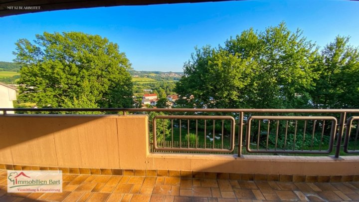 MERZIG-MECHERN: 102 m² WOHNUNG MIT 2 SCHLAFZIMMERN / BALKON UND WEITBLICK / GARAGE