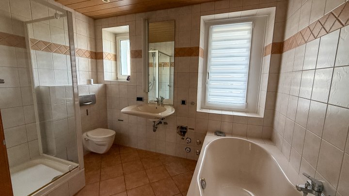 STADTWOHNUNG - Hochwertige 3-ZKB Erdgeschosswohnung mit EBK/Terrasse & Garage in Zweibrücken