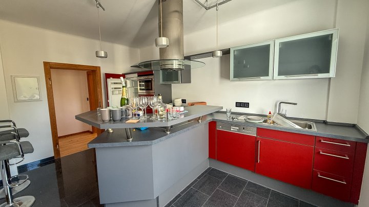 STADTWOHNUNG - Hochwertige 3-ZKB Erdgeschosswohnung mit EBK/Terrasse & Garage in Zweibrücken