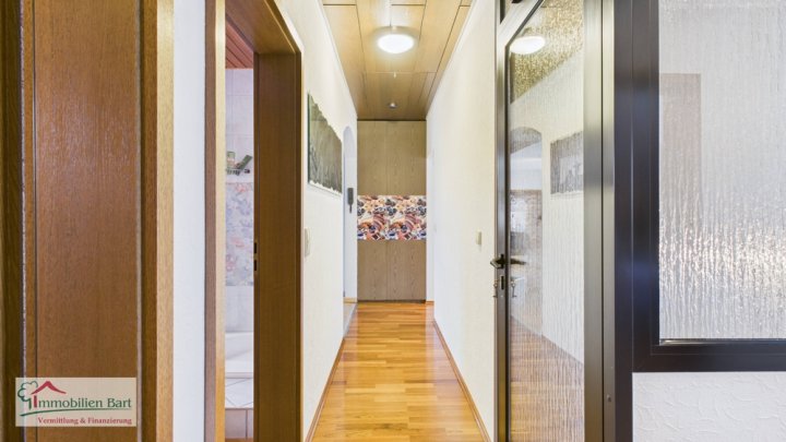 METTLACH-NOHN: 5 SCHLAFZIMMER / MEHRGENERATIONEN-WOHNEN MÖGLICH / GARAGE / GARTEN!