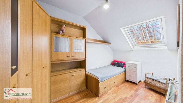 METTLACH-NOHN: 5 SCHLAFZIMMER / MEHRGENERATIONEN-WOHNEN MÖGLICH / GARAGE / GARTEN!
