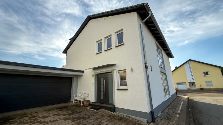 WOHNTRAUM - Hochwertig modernisiertes EFH mit Garten in bester Lage von Niederauerbach zu vermieten