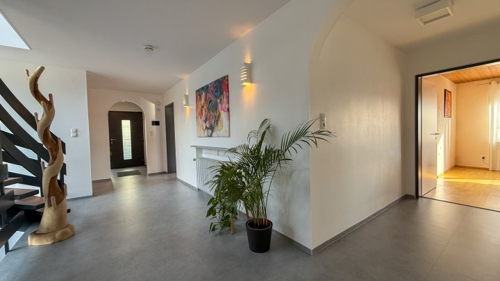 WOHNTRAUM - Hochwertig modernisiertes EFH mit Garten in bester Lage von Niederauerbach zu vermieten