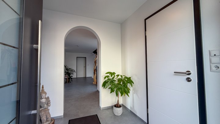 WOHNTRAUM - Hochwertig modernisiertes EFH mit Garten in bester Lage von Niederauerbach zu vermieten