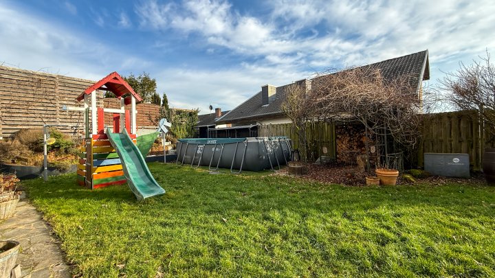 WOHNTRAUM - Hochwertig modernisiertes EFH mit Garten in bester Lage von Niederauerbach zu vermieten