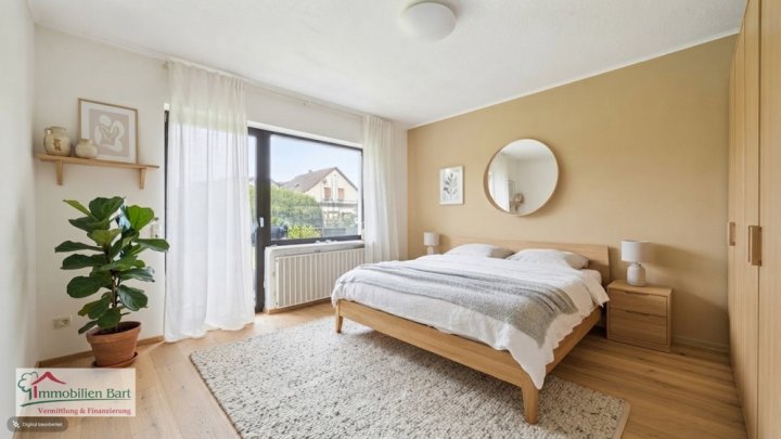 AUTOSCHRAUBER AUFGEPASST! WOHNHAUS MIT 3 HOHEN GARAGEN AUF 12 AR & GRENZNÄHE LUXEMBURG