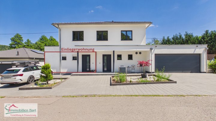 GRENZE LUX., BJ 2021:  EINFAMILIENHAUS MIT EINLIEGERWOHNUNG, 2 TERRASSEN, GARTEN UND DOPPELGARAGE!