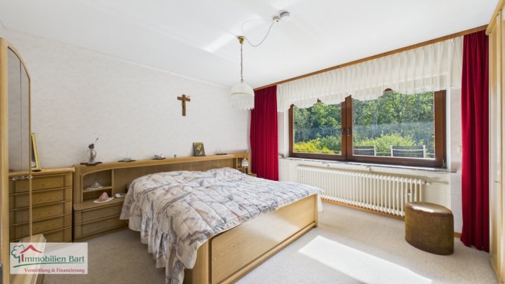 NATUR PUR! WOHNHAUS MIT VIEL POTENZIAL UND TOLLER AUSSICHT!