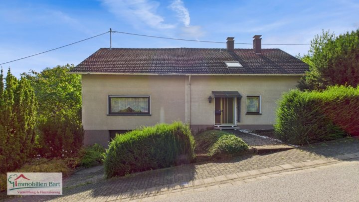 NATUR PUR! WOHNHAUS MIT VIEL POTENZIAL UND TOLLER AUSSICHT!