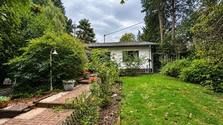 Bungalow mit großzügigem Grundstück und eigenem Pool - Leben und Wohlfühlen in Wadern-Nunkirchen -Pferdehaltung möglich-