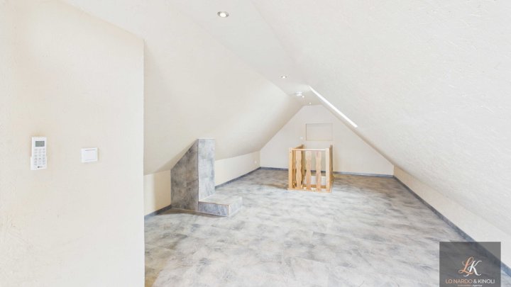 Penthouse-Maisonette mit großzügiger Dachterrasse in Alt-Saarbrücken