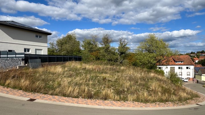 IM NEUBAUGEBIET - Vollerschlossenes Baugrundstück in 66484 Kleinsteinhausen