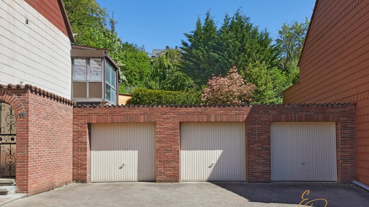 Viel Haus fürs Geld: Grundstück, Einliegerwohnung und 3 Garagen in Sulzbach