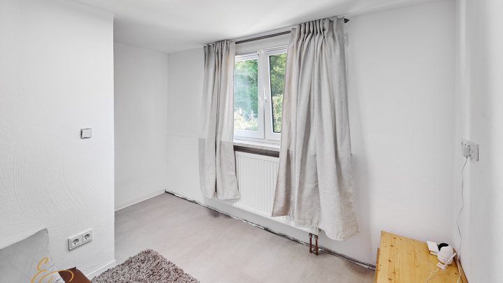 Viel Haus fürs Geld: Grundstück, Einliegerwohnung und 3 Garagen in Sulzbach