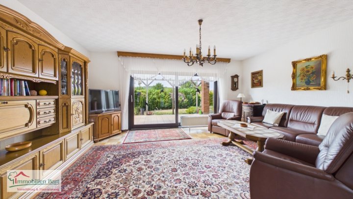 LOSHEIM: NATUR PUR! CHARMANTES WOHNHAUS MIT GARTEN UND SCHÖNER AUSSICHT INS GRÜNE!