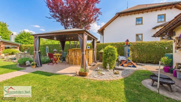 GEPFLEGTES WOHNHAUS MIT TOLLEM GARTEN!