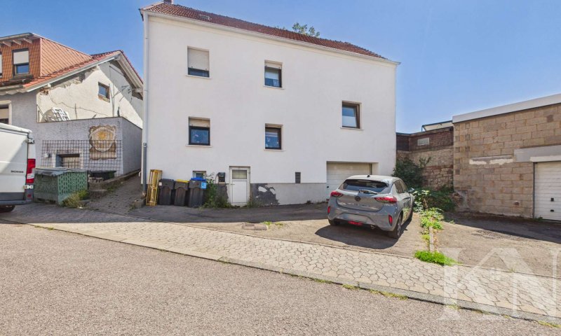Freistehendes Einfamilienhaus mit Entwicklungspotenzial in Bischmisheim