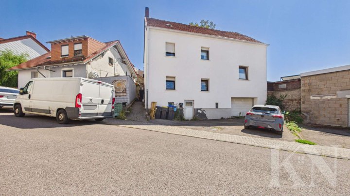 Freistehendes Einfamilienhaus mit Entwicklungspotenzial in Bischmisheim