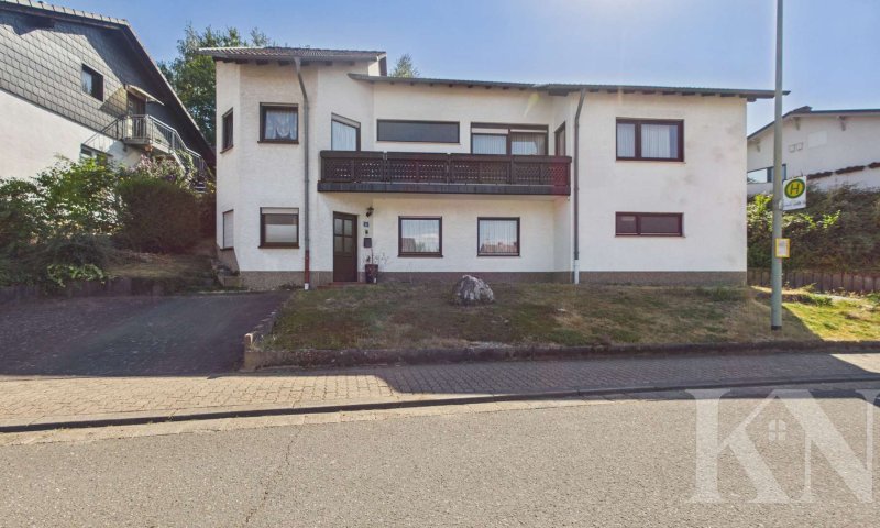 Renovierungsbedürftiges Zweifamilienhaus in guter Lage von Püttlingen