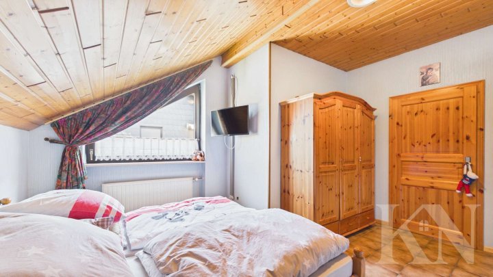 Renovierungsbedürftiges Zweifamilienhaus in guter Lage von Püttlingen