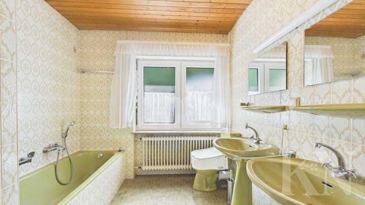 Renovierungsbedürftiges Zweifamilienhaus in guter Lage von Püttlingen