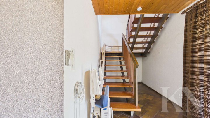 Renovierungsbedürftiges Zweifamilienhaus in guter Lage von Püttlingen