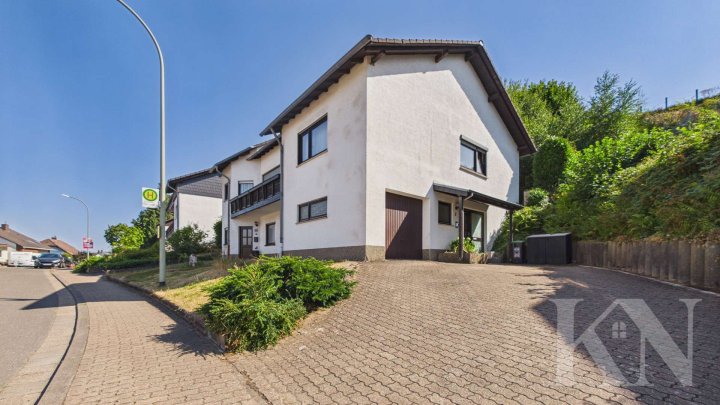 Renovierungsbedürftiges Zweifamilienhaus in guter Lage von Püttlingen