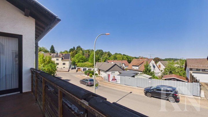 Renovierungsbedürftiges Zweifamilienhaus in guter Lage von Püttlingen