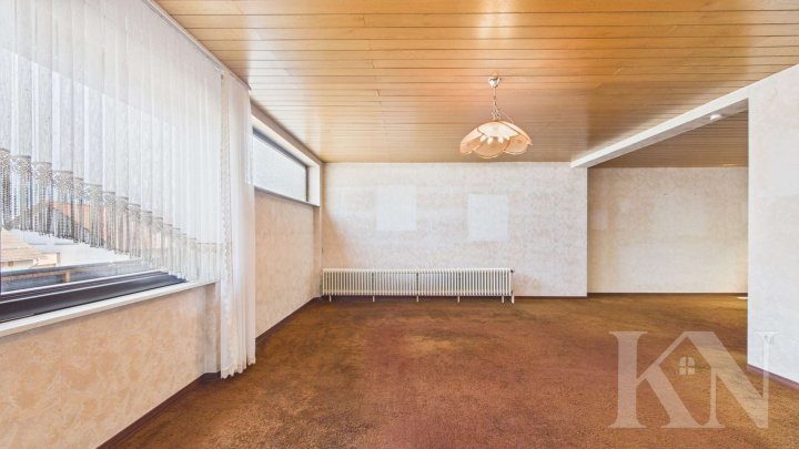 Renovierungsbedürftiges Zweifamilienhaus in guter Lage von Püttlingen