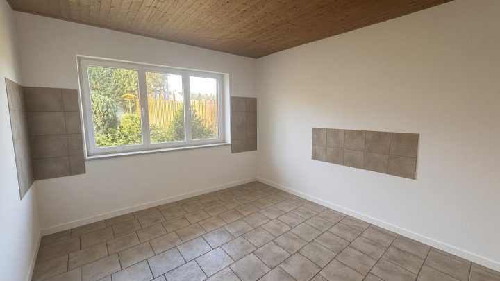 Zweifamilienhaus mit Terrasse, Balkon, Doppelgarage und zwei Stellplätzen