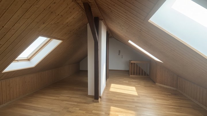 Zweifamilienhaus mit Terrasse, Balkon, Doppelgarage und zwei Stellplätzen