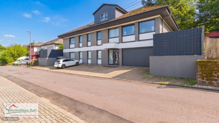 GRENZNÄHE LUXEMBURG! GROßZÜGIGES MEHRFAMILIENHAUS MIT PRAXIS U. VIEL RAUM - GEEIGNET FÜR FAMILIEN!