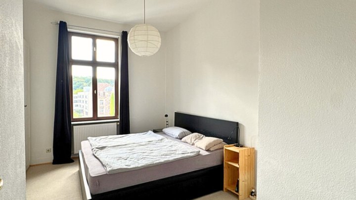 Renovierte Altbauwohnung mit Balkon in zentraler City-Lage