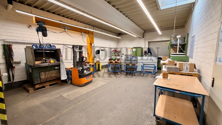 GROSSZÜGIGE GEWERBE- UND INDUSTRIELIEGENSCHAFT MIT PRODUKTIONS-, LAGER-, WERKSTATT- UND BÜROFLÄCHEN