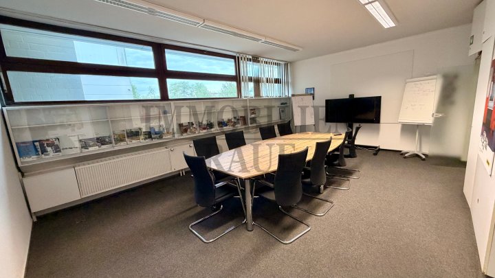GROSSZÜGIGE GEWERBE- UND INDUSTRIELIEGENSCHAFT MIT PRODUKTIONS-, LAGER-, WERKSTATT- UND BÜROFLÄCHEN
