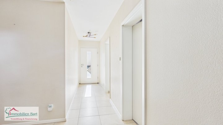 WINCHERINGEN-BILZINGEN: WOHNGLÜCK INMITTEN VON NATUR! 4 SCHLAFZIMMER / 2 BÄDER / GARAGE UND GARTEN