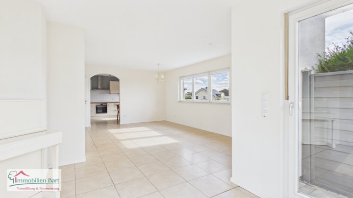 WINCHERINGEN-BILZINGEN: WOHNGLÜCK INMITTEN VON NATUR! 4 SCHLAFZIMMER / 2 BÄDER / GARAGE UND GARTEN