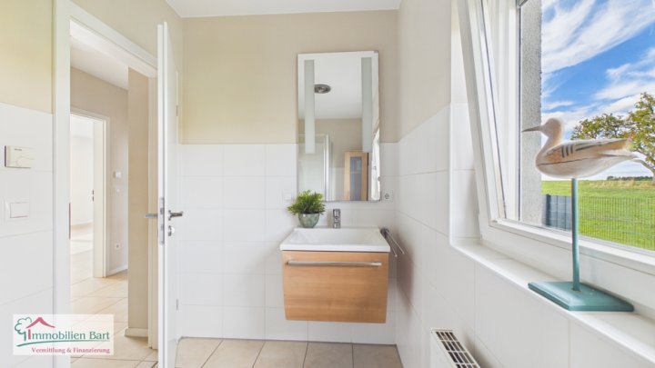 WINCHERINGEN-BILZINGEN: WOHNGLÜCK INMITTEN VON NATUR! 4 SCHLAFZIMMER / 2 BÄDER / GARAGE UND GARTEN