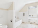 DG - Tageslichtbad mit Wanne und Dusche