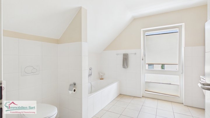 WINCHERINGEN-BILZINGEN: WOHNGLÜCK INMITTEN VON NATUR! 4 SCHLAFZIMMER / 2 BÄDER / GARAGE UND GARTEN
