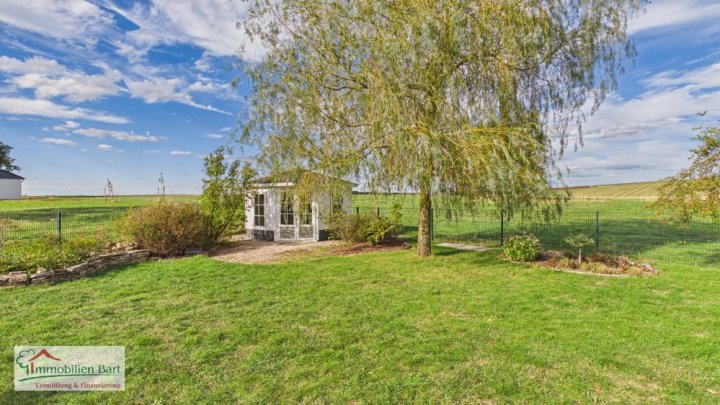 WINCHERINGEN-BILZINGEN: WOHNGLÜCK INMITTEN VON NATUR! 4 SCHLAFZIMMER / 2 BÄDER / GARAGE UND GARTEN
