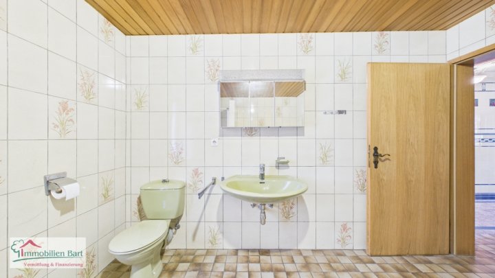 GRENZE L-SCHENGEN: BAUERNHAUS MIT GROßEN NEBENGEBÄUDEN IN PERL-BORG!