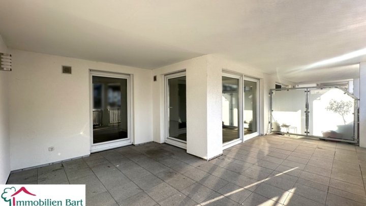 SOFORT VERFÜGBAR: MODERNE WOHNUNG MIT 21 M² GROßEN LOGGIA!