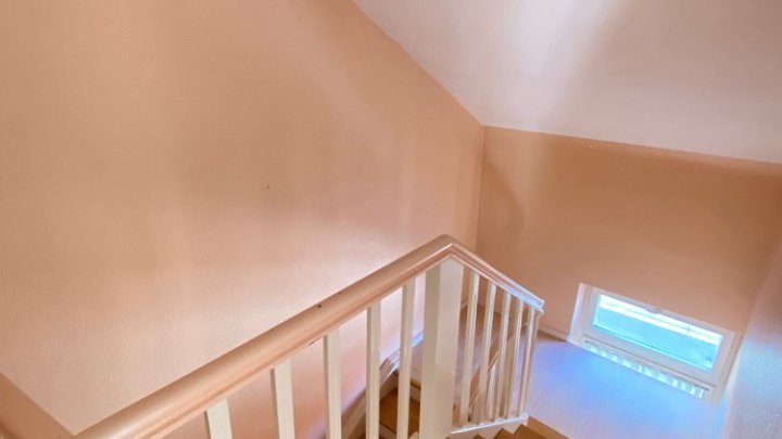 Helle, renovierte 2 ZKB Wohnung mit Balkon