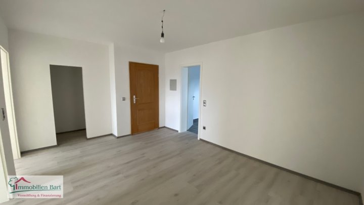 PERL: 95 M² RENOVIERTE WOHNUNG IN SEHR GUTER WOHNLAGE + GROßER BALKON!